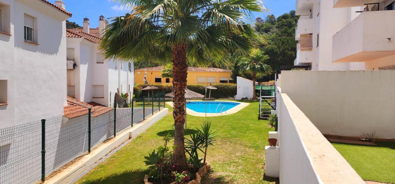 Bajo Con Jardin Deluxe Apartment Benahavis Exterior photo
