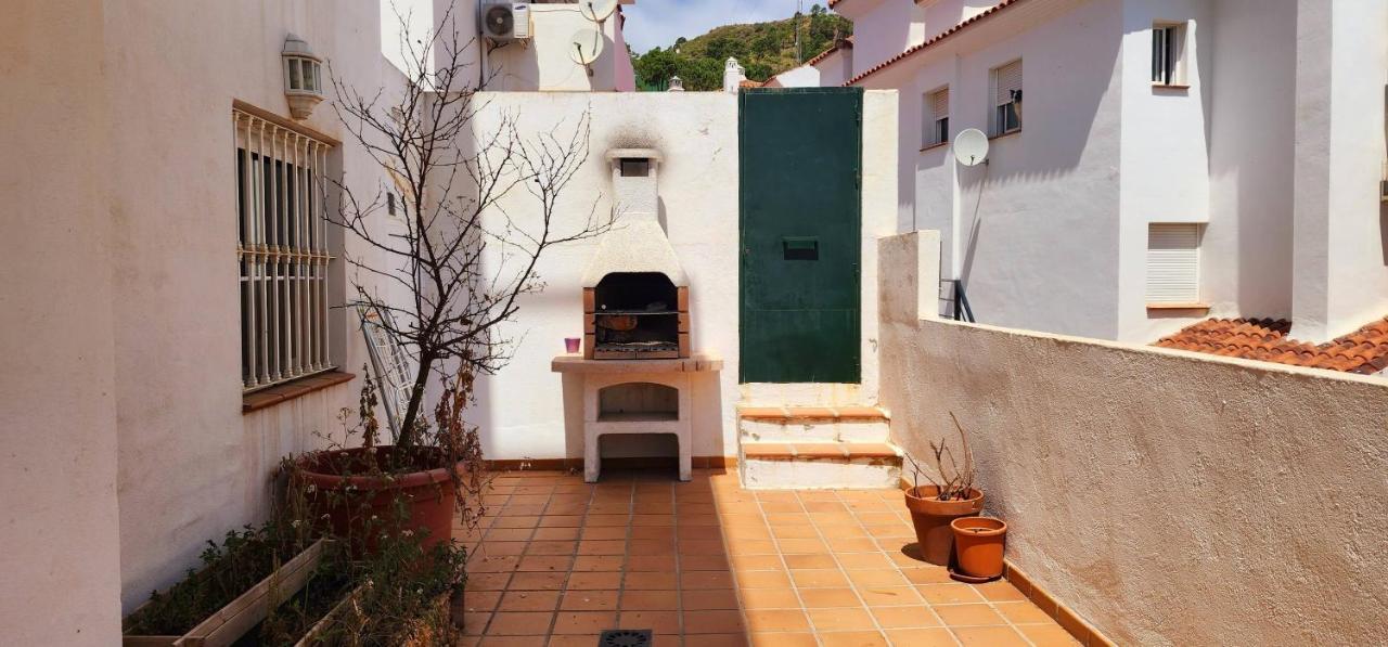 Bajo Con Jardin Deluxe Apartment Benahavis Exterior photo