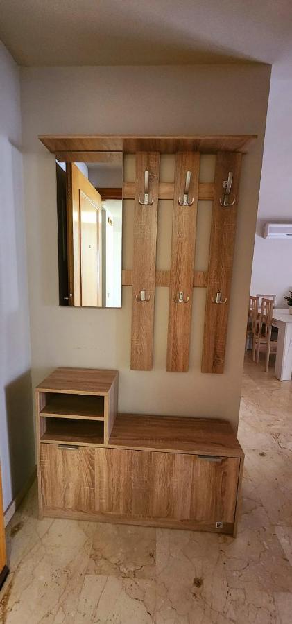 Bajo Con Jardin Deluxe Apartment Benahavis Exterior photo